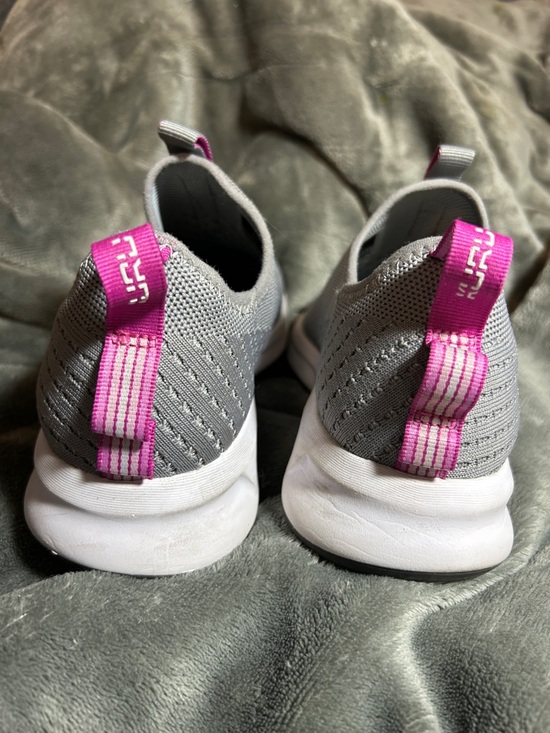 Kuru NWOB Women’s Atom Slip-On Gray Knit Athletic Shoes W/Pink Accents, Sz 8 main image 4